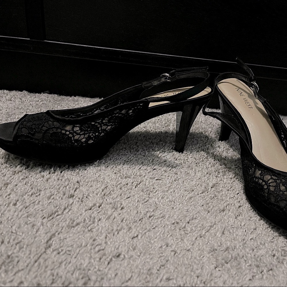 Nine West open toed 3 in heels size 8